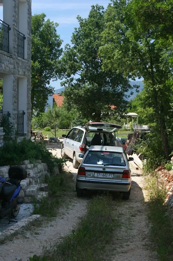 Apartment Pinezici 5464D Croatia