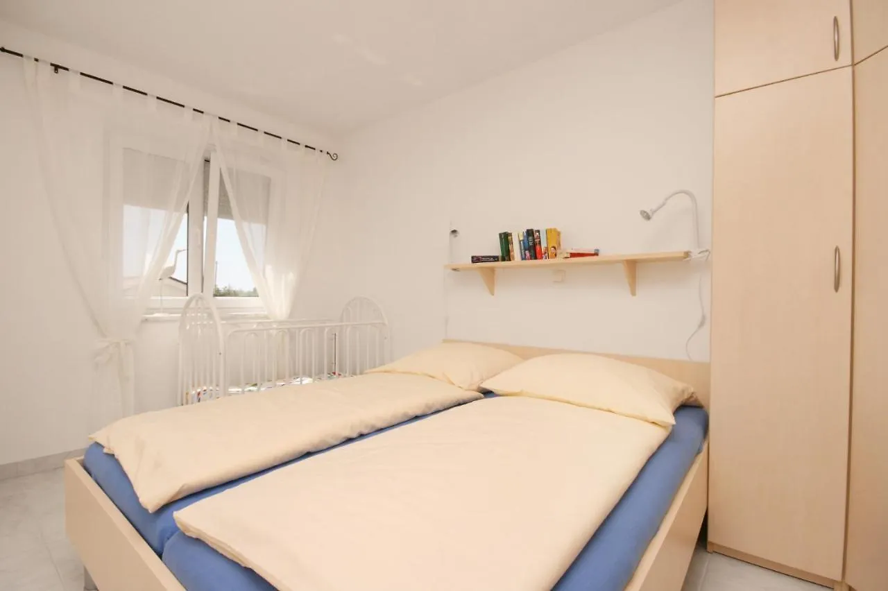 Apartment Pinezici 5464D
