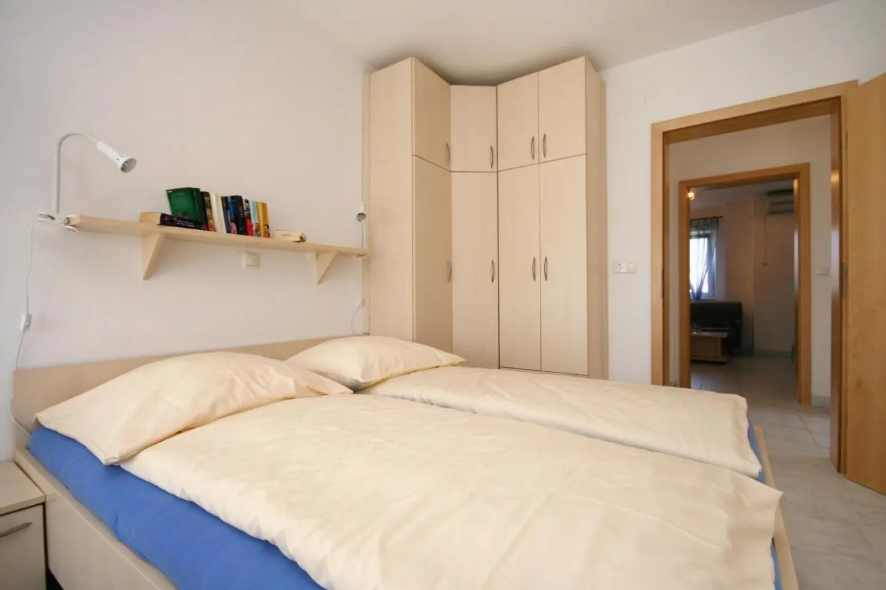 Apartment Pinezici 5464D