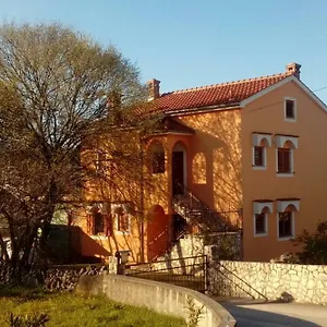 Appartamento Laura, Pinezići